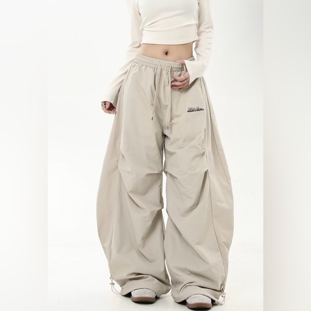 Relaxed Wide-Leg Pants In Light Beige Is Xl But It Looks Like It Was M